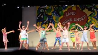 Primary School dance performance Run to Paradise  class 3AWamp 3F [upl. by Hecklau]