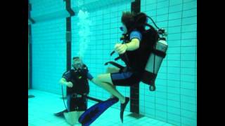 Tauchen lernenOpen Water Diver Poolstunde [upl. by Davidde450]